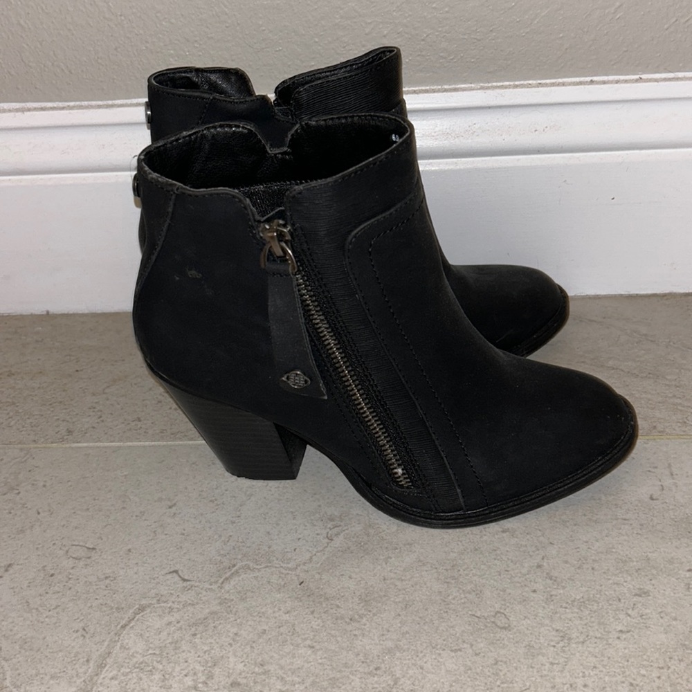 Black heeled boots